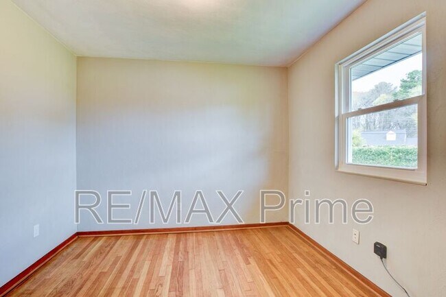 Building Photo - 609 Birch Dr