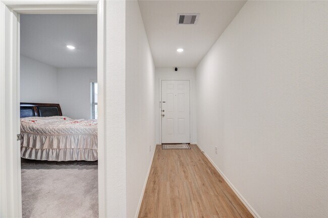 Building Photo - 3110 Spanish Oak Ln