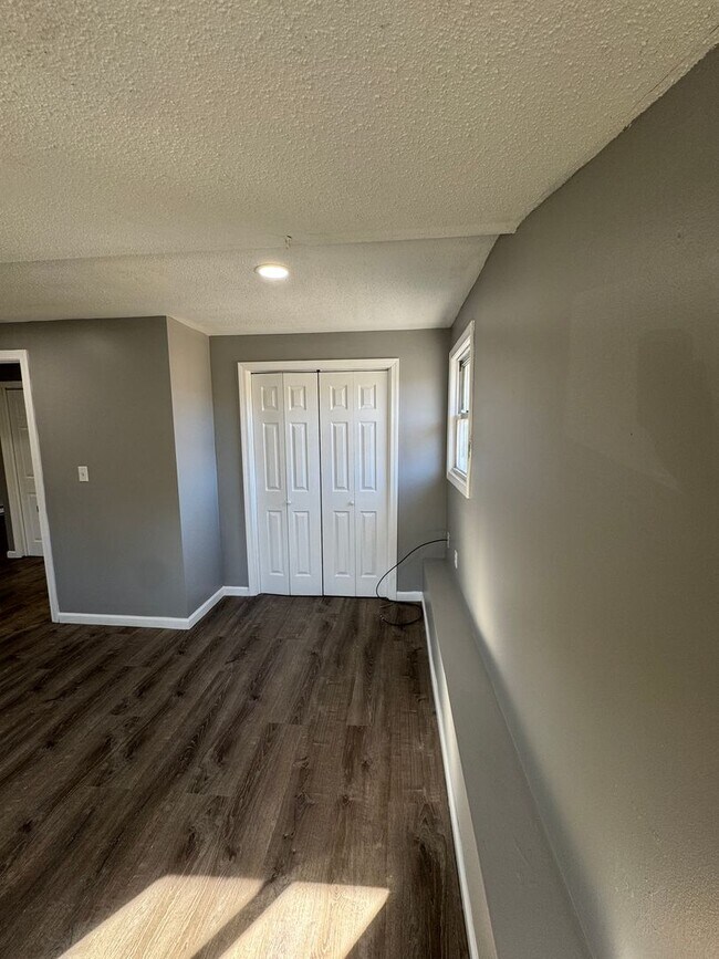 Building Photo - 1036 Chicopee St