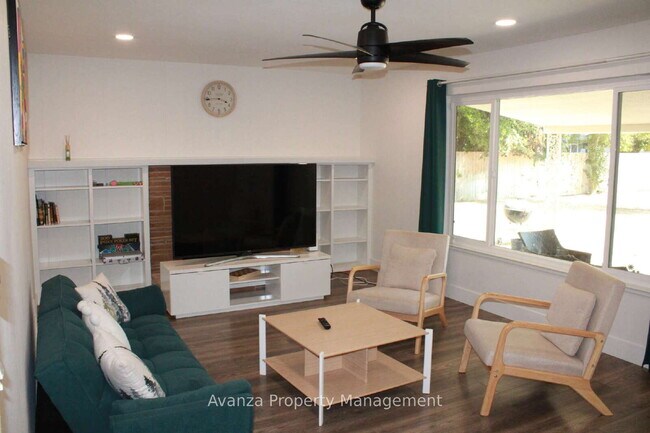 Building Photo - Home for Rent 4 Bed/3 Bath - 1,791 Sq Ft. Rent: $2,750/month Security Deposit: $2,850 Bullard Hig...