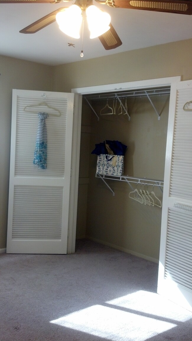 Master Bedroom Closet - 3919 N Donna Ln