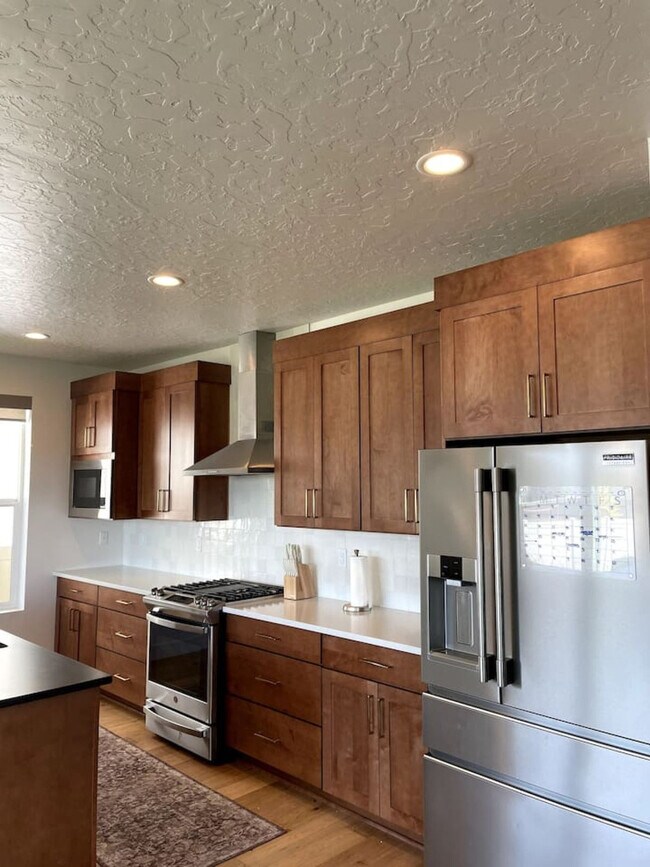 Building Photo - 690 S Edge Ln