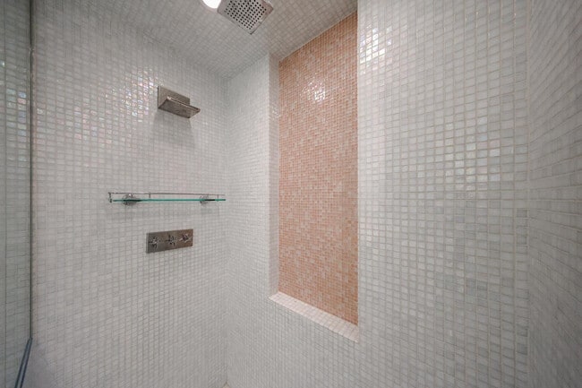 Building Photo - 7157 E Rancho Vista Dr