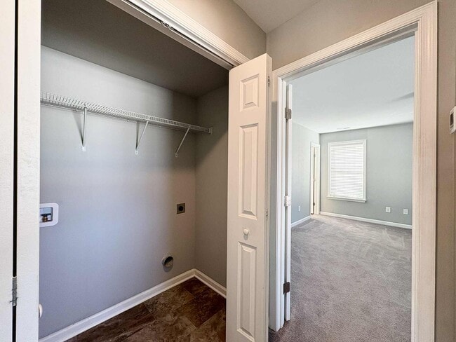 Building Photo - Move-In Ready 2 Bedroom, One Story Home – ...