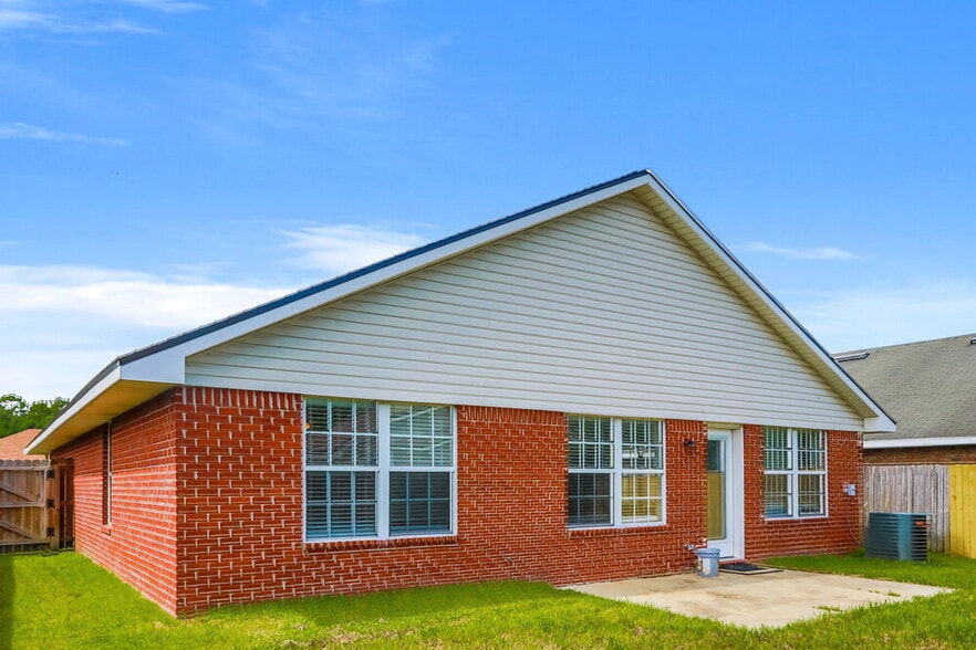 Building Photo - 1641 Sugarpine Drive