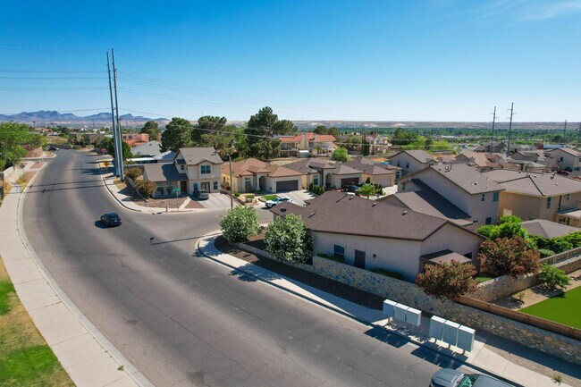 Building Photo - 7701 Maple Landing Court