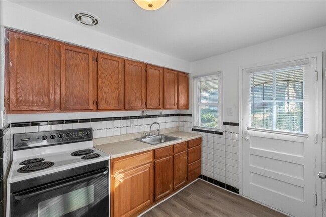 Building Photo - 1324 Odessa Dr