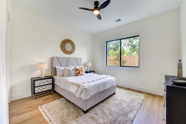 Building Photo - 6121 Pacific Frst Dr