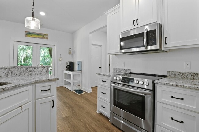 Building Photo - 3 Bedrooms, 2.5 Baths, and Endless Coastal Charm in Townsend, GA
