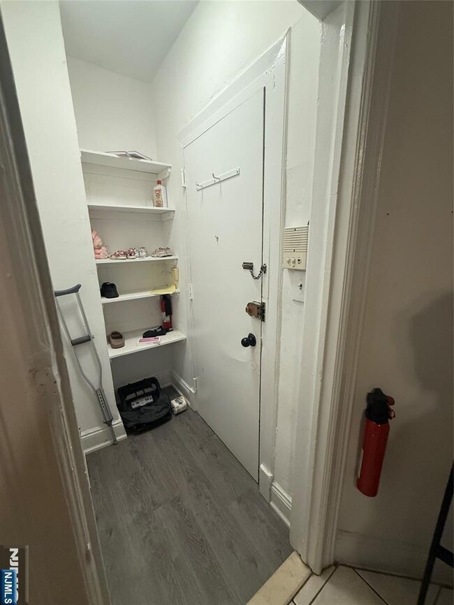 Building Photo - 322 Anderson Ave