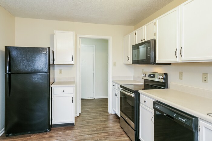 Building Photo - 10740 Glenayr Dr