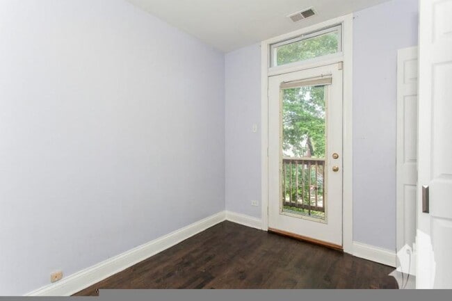 Building Photo - 2 bedroom in Chicago IL 60613