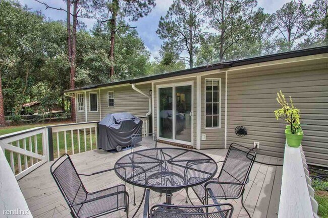 Building Photo - Beautiful 3/2 single family home