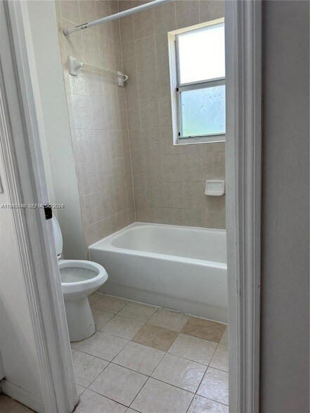 Building Photo - 3085 SE 17th Ave