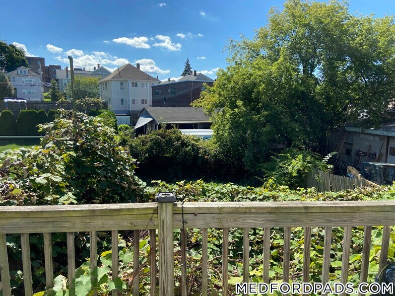 Building Photo - 569 Main St