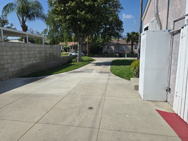 Building Photo - 925 W Mirada Rd