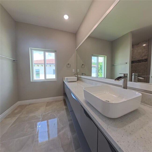Building Photo - 1835 Brentwood Ct