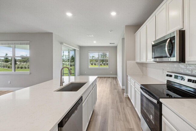 Building Photo - 6632 Cloverdale Ave