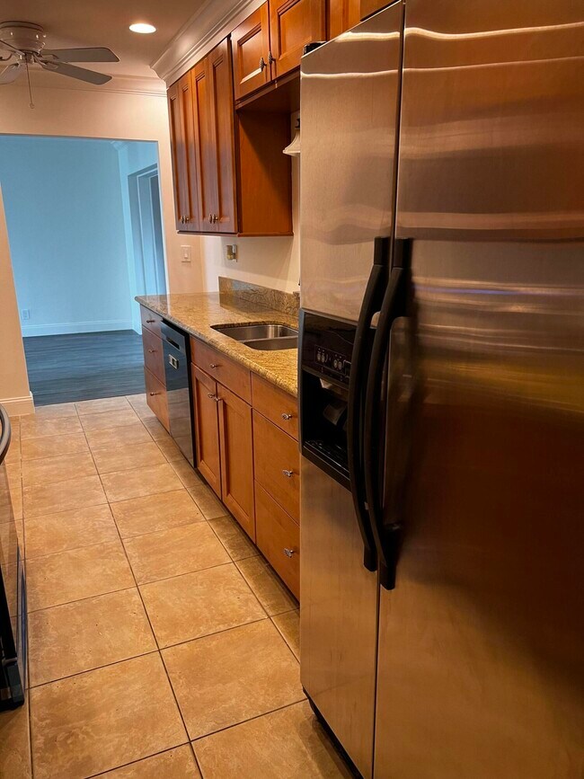 Building Photo - 750 NW 44th Ave