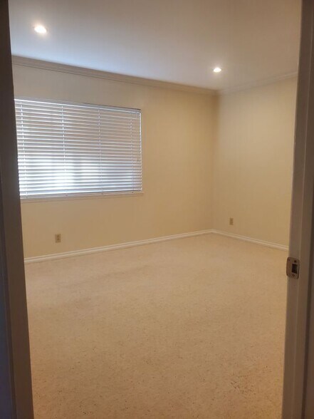 Building Photo - 6695 Indianbroom Ct