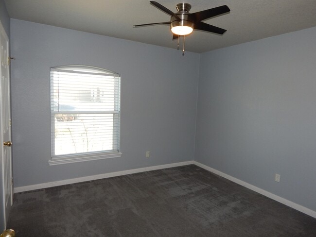 Building Photo - 106 Cedar Ridge Dr