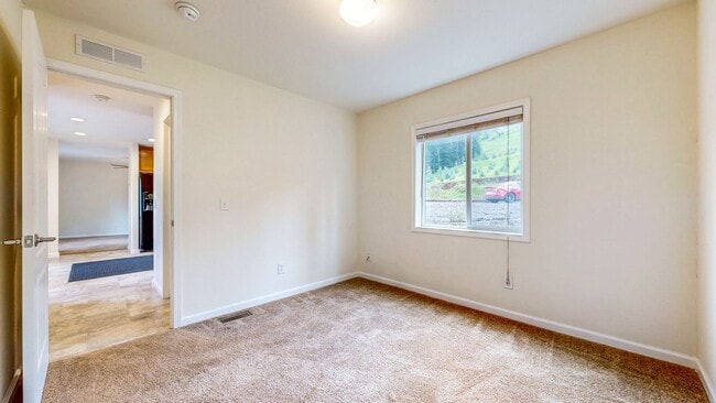 Building Photo - Gated 2 bedroom 1 bath at Pochini Family Farm!