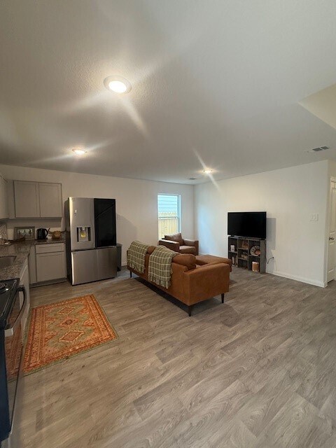 Building Photo - 16400 Jasmine Marie Pl