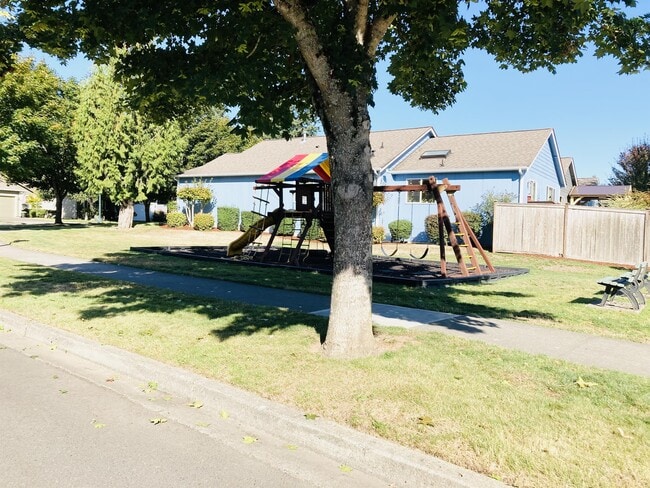 Building Photo - 2436 Boulevard Heights Loop SE