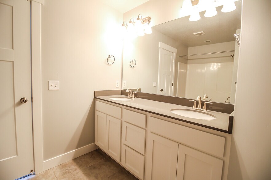 Building Photo - 4901 W Spire Way