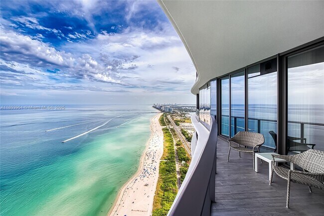 Building Photo - 15701 Collins Ave