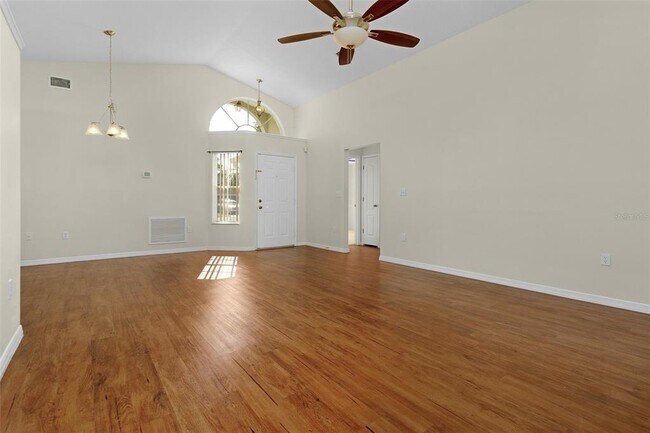 Building Photo - 2936 Twin Oaks Dr