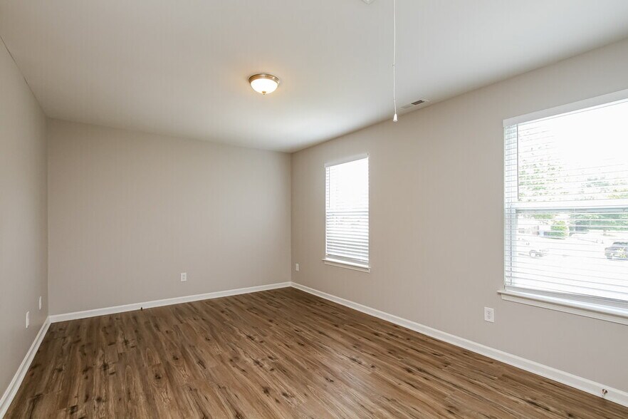 Building Photo - 255 Flanders Dr