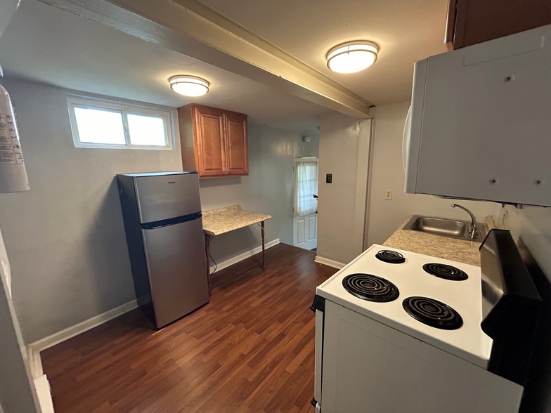Kitchen - 508 Boggs Ave