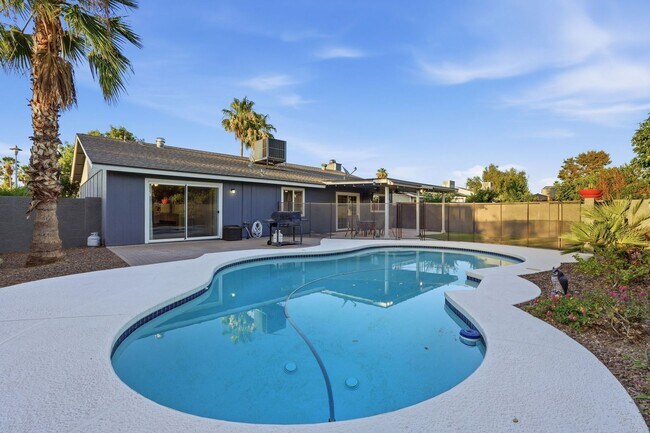 Building Photo - 4 Bed Home in Scottsdale Quarter!!