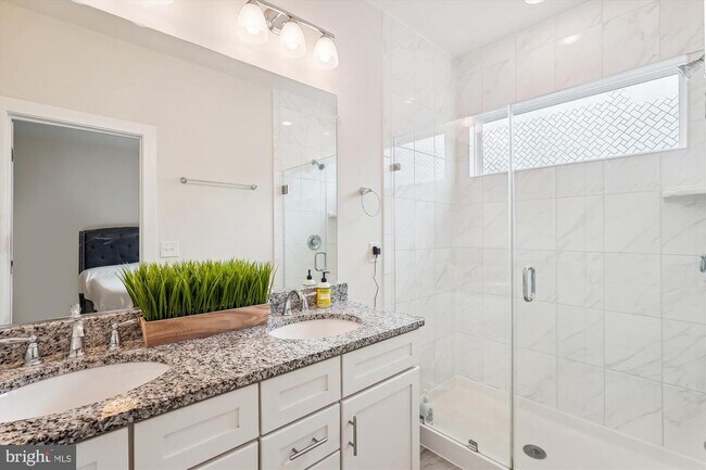 Building Photo - 13358 Sherwood Park Ln