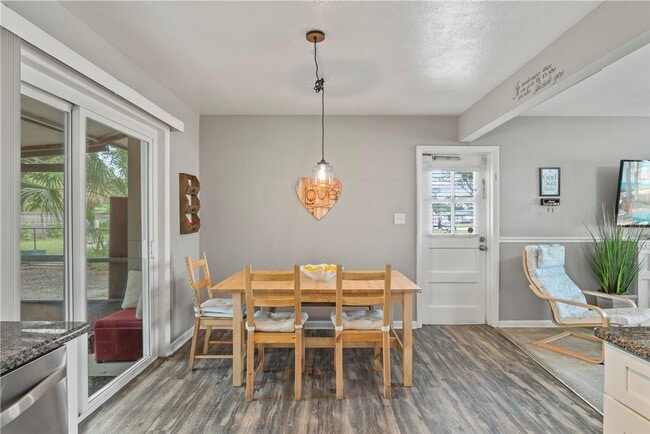 Building Photo - 1653 Peruvian Ln