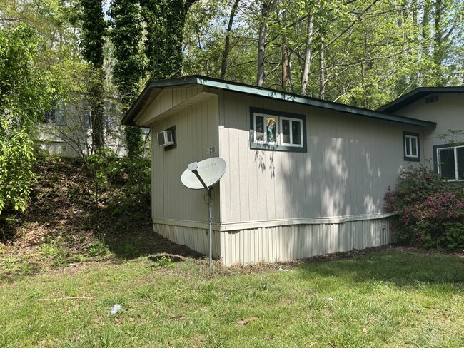 Primary Photo - 211 Cherry Tree Dr
