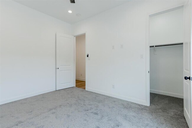 Building Photo - 7810 Kenton St
