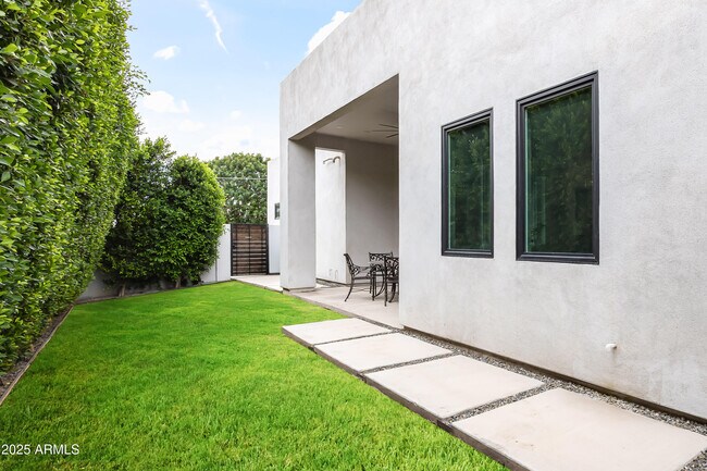 Building Photo - 3615 N Nicosia Cir