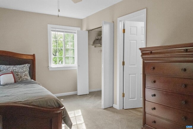 Building Photo - 118 Woodlake Dr