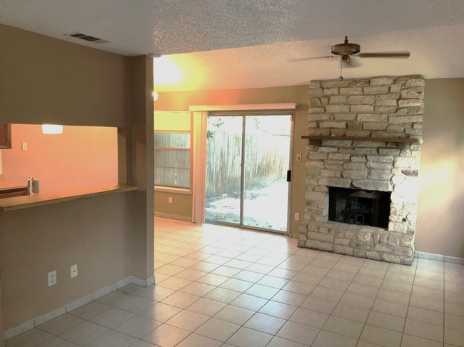 Building Photo - AVAILABLE NOW!