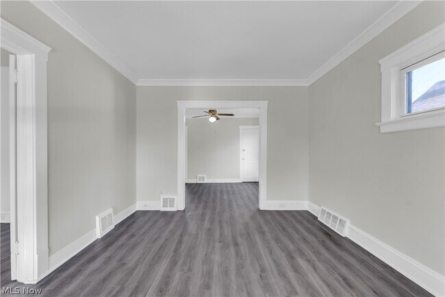 Building Photo - 1221 E 168th St