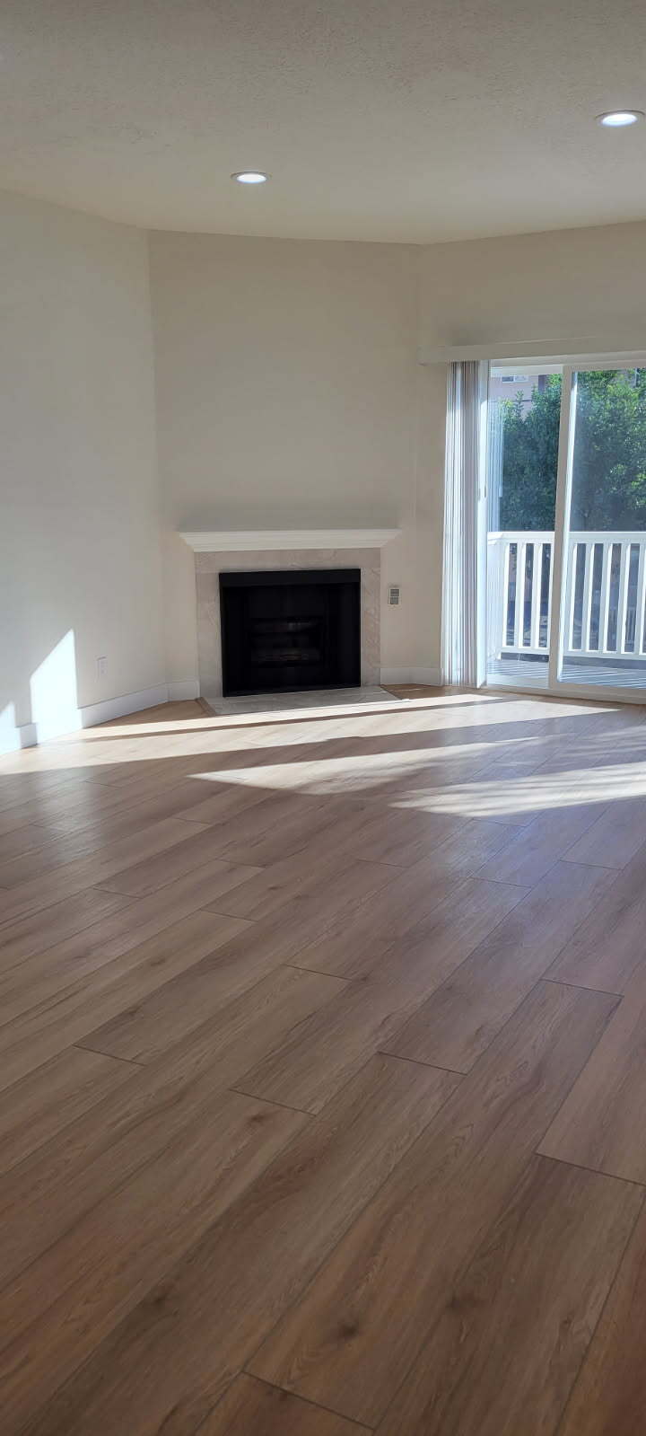 Living room - 5135 Zelzah Ave