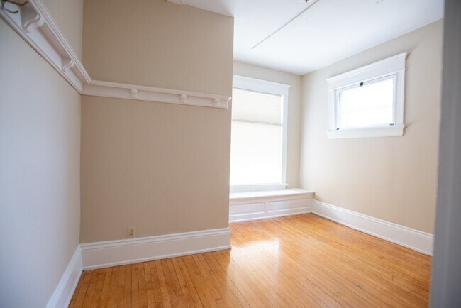 Building Photo - 2728 N Murray Ave