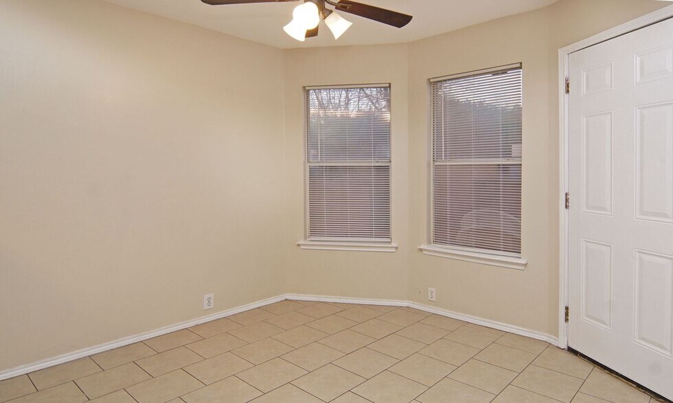 Building Photo - 1049 Highland Station Dr