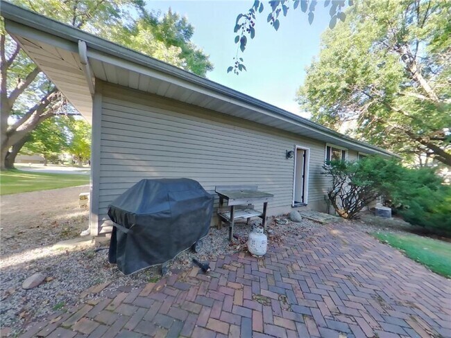 Building Photo - 3820 Union Terrace Ln N