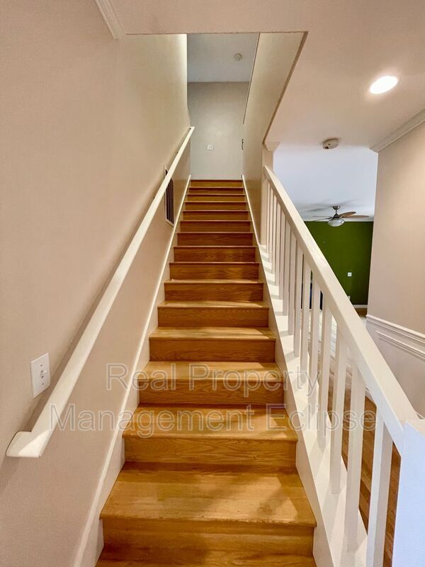 Building Photo - 315 N 155th St