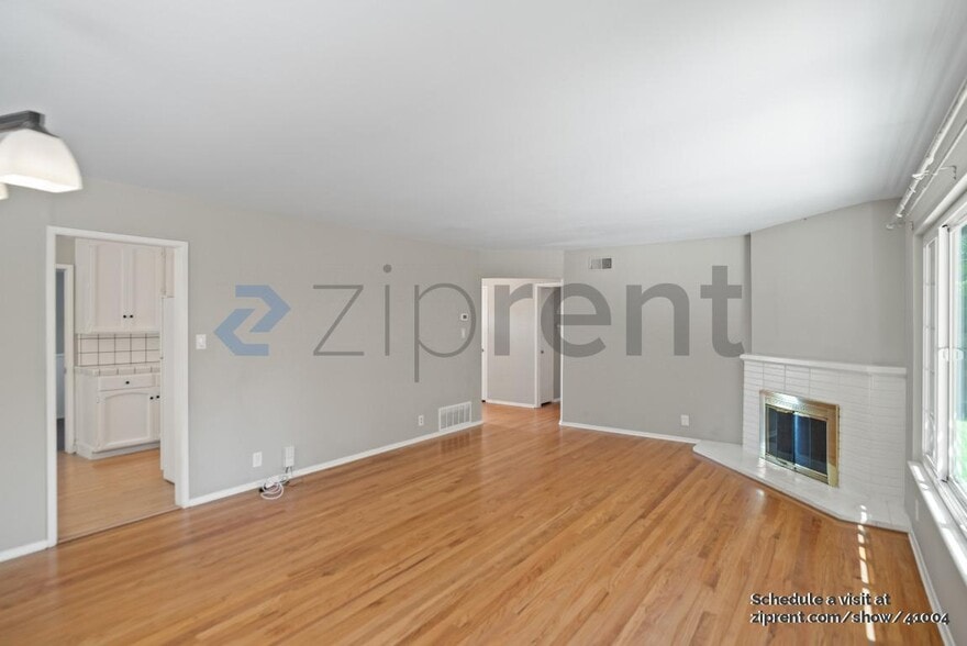 Building Photo - 2276 Markham Ave