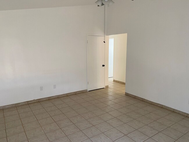 Building Photo - 4909 Evanston Ct