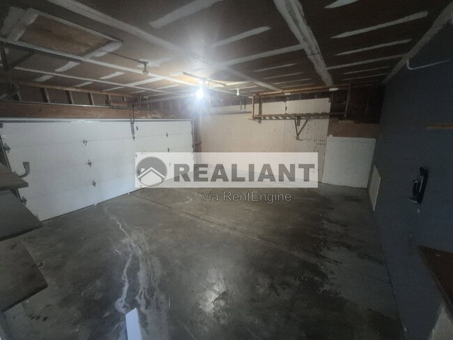 Building Photo - 1725 Promontory Dr